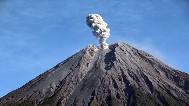 Semeru Erupsi Beruntun Pagi Ini