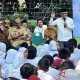 Wakil Menteri Pendidikan Dasar dan Menengah (Wamendikdasmen) Atip Latipulhayat berinteraksi dengan para murid baru kelas 7 yang mengikuti hari pertama Masa Pengenalan Lingkungan Sekolah (MPLS) Ramah di SMPN 57, Jakarta Pusat, Senin (13/7/2026). ANTARA/Hana Dewi Kinarina Kaban/aa.