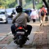 Viral! Pemotor Ngaku Tentara Ngotot di Trotoar