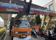 Begini Kronologi Truk Tabrak JPO Tendean