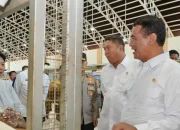 Menteri Pertanian (Mentan) dan kepala Badan Pangan Nasional (Bapanas) Andi Amran Sulaeman sidak penyaluran beras. (Dok Bapanas)