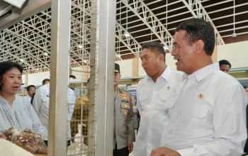 Menteri Pertanian (Mentan) dan kepala Badan Pangan Nasional (Bapanas) Andi Amran Sulaeman sidak penyaluran beras. (Dok Bapanas)