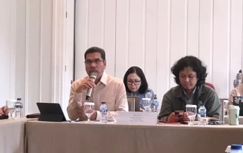 Anggota Komnas HAM Amiruddin Al Rahab (kiri) dalam Diskusi Publik "Menata Arah Kebijakan Pemulihan Korban Pelanggaran HAM yang Berat" di Jakarta, Kamis (5/8/2026). ANTARA/Devi Nindy