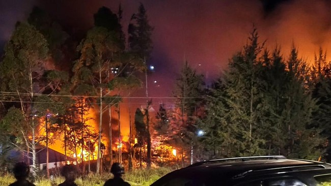 7 Kantor Pemerintah di Puncak Papua Dibakar