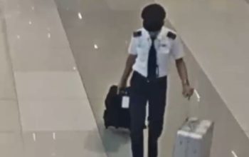 Seorang kopilot maskapai asal Malaysia berinisial MS tiba di Bandara Internasional Soekarno-Hatta, membawa dua koper dan salah satunya berisi narkoba. (Dokumentasi Humas Bea Cukai Bandara Internasional Soekarno-Hatta)