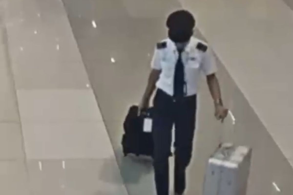 Seorang kopilot maskapai asal Malaysia berinisial MS tiba di Bandara Internasional Soekarno-Hatta, membawa dua koper dan salah satunya berisi narkoba. (Dokumentasi Humas Bea Cukai Bandara Internasional Soekarno-Hatta)