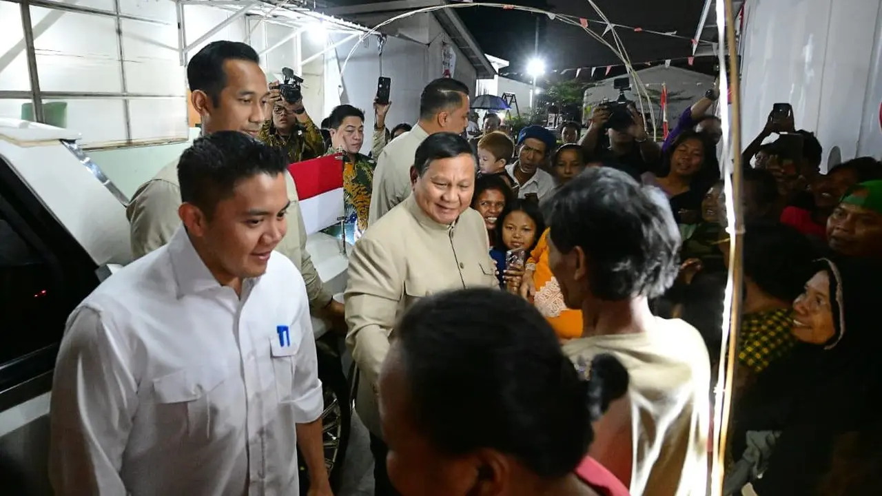 Momen Hangat Prabowo Bersama Warga Relokasi Senen. Foto: BPMI Setpres/Muchlis Jr