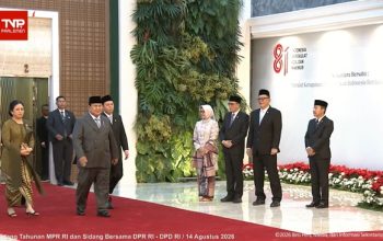 Presiden RI Prabowo Subianto tiba di Kompleks Parlemen, Jakarta, jelang pidato kenegaraan dalam agenda sidang tahunan MPR, Jumat (14/8). (TV Parlemen)