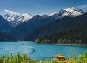 Danau Tianshan Tianchi di Daerah Otonomi Uighur Xinjiang