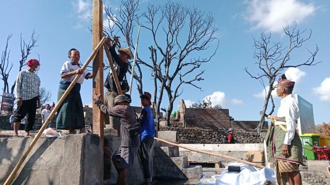 Sade Bangkit Usai Dilalap Api